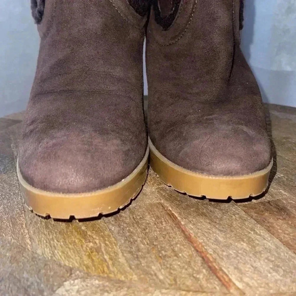 Gucci chocolate Brown 8 1/2 Shearling Wedge Boots - Picture 7 of 9